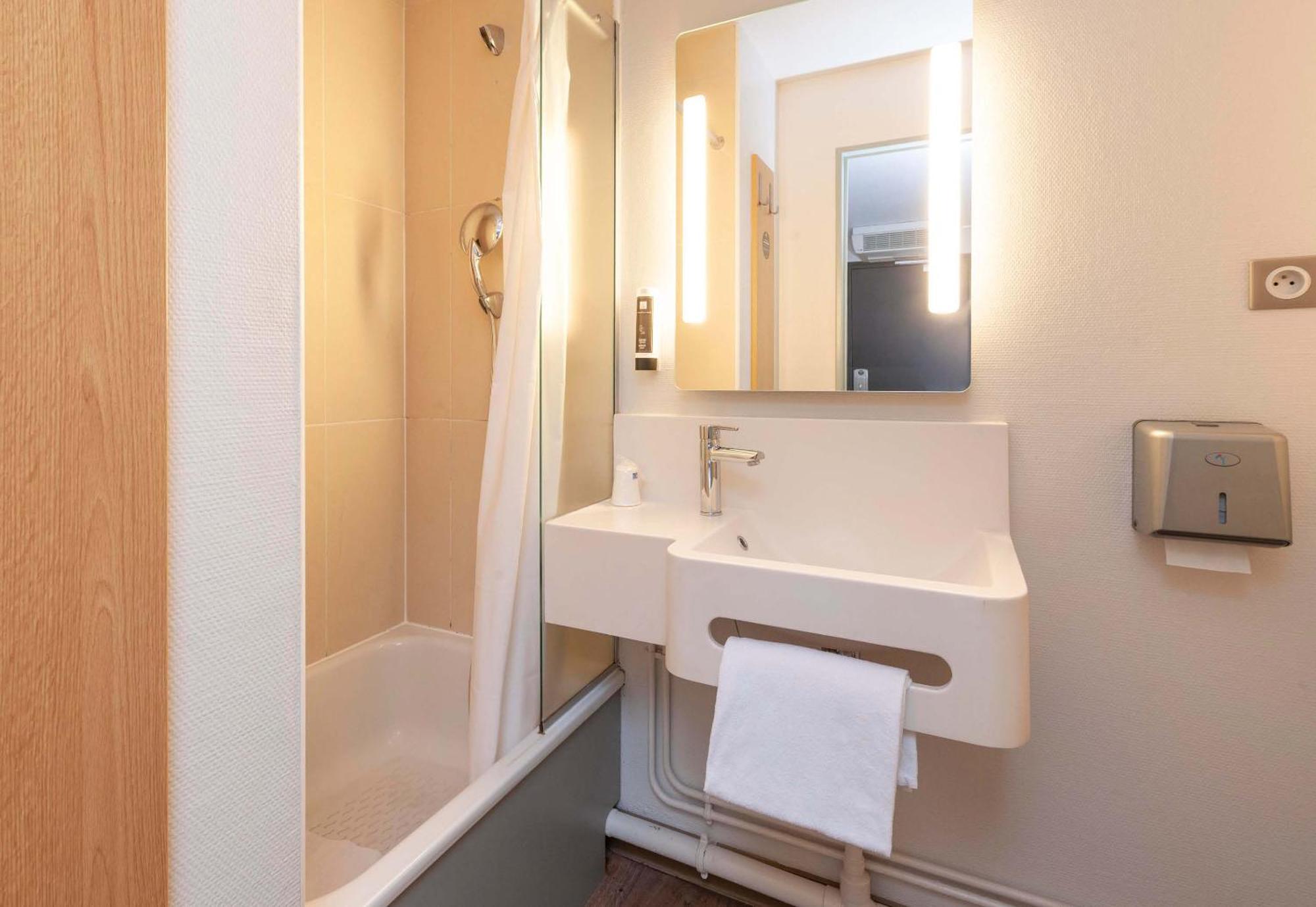 B&B Hotel Байон Екстериор снимка